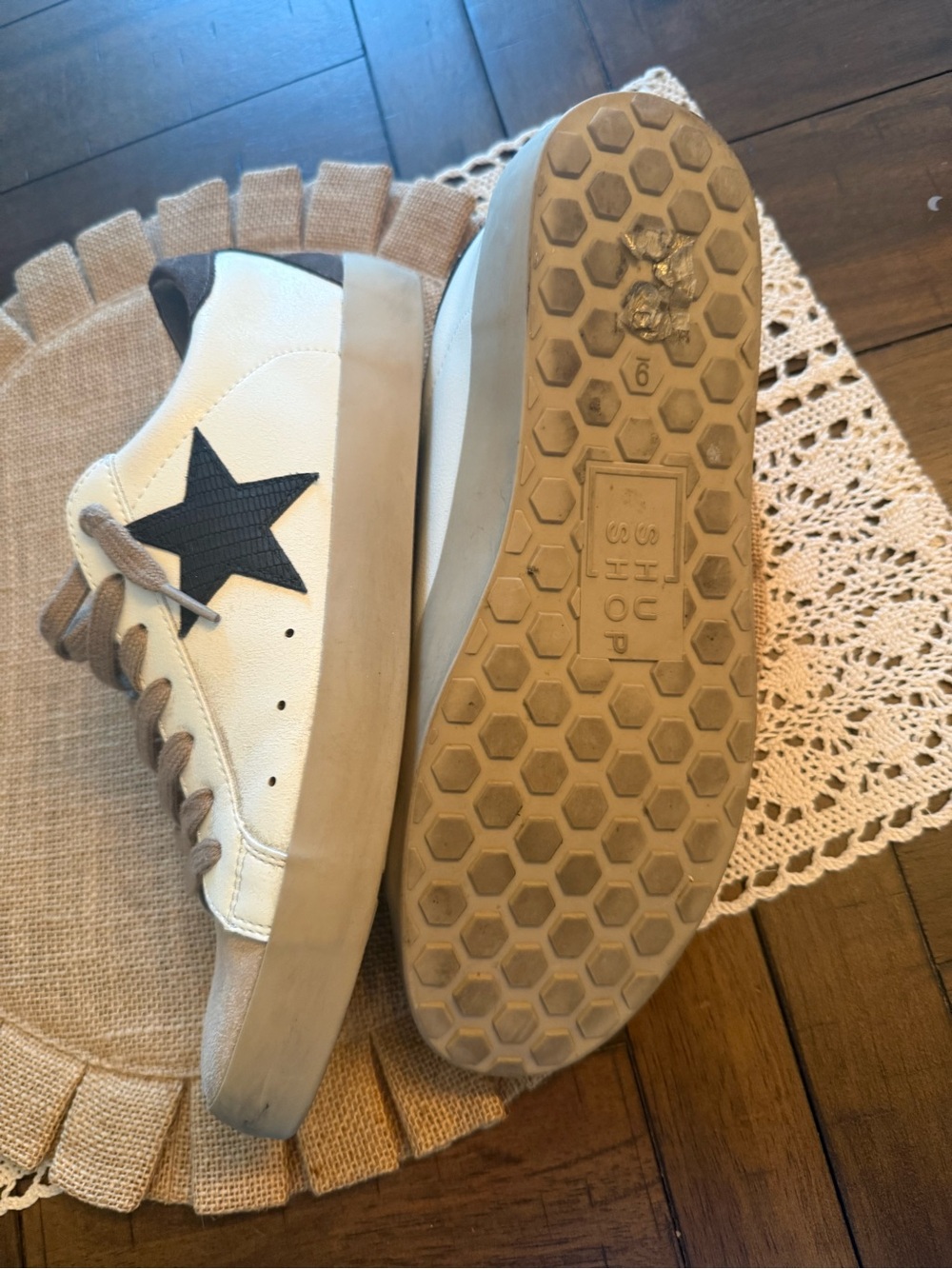 ShuShop White & Brown Low-Top Sneakers with Black Star - Picture 3 of 5